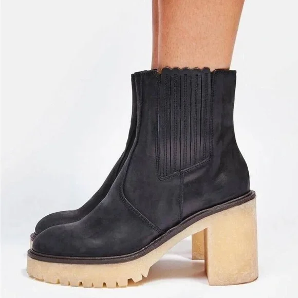 NWOB Free People James Chelsea Boot in Black - Picture 2 of 7